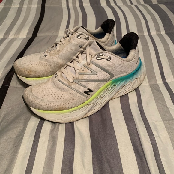 New balance fresh foam more V4 max cushion running walking shoes men 9 women 11 - Picture 3 of 10